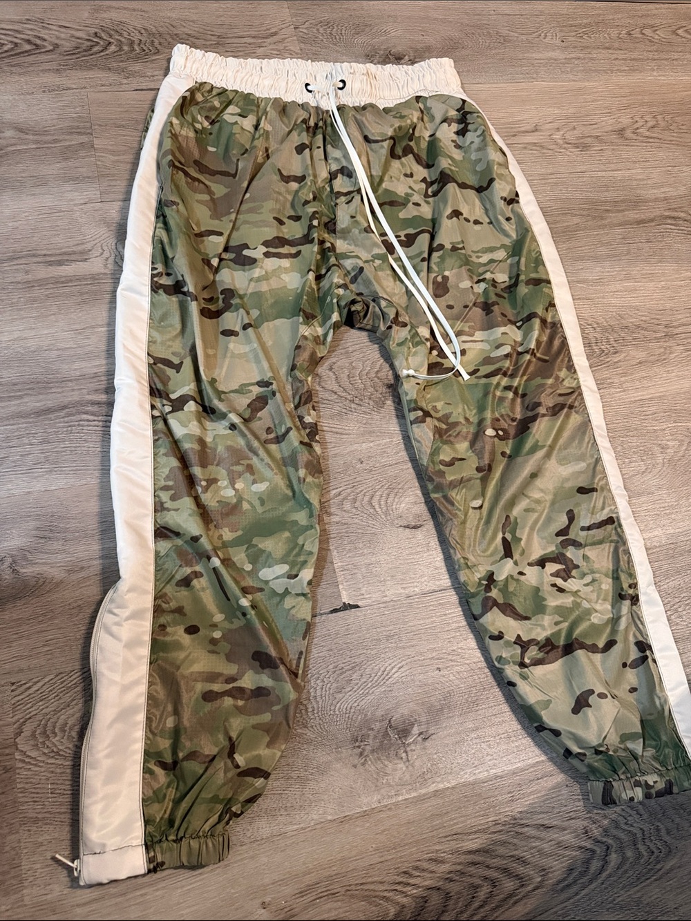 Men’s Camo Joggers with White Side Panels size L
